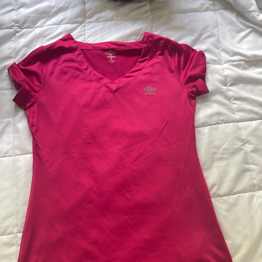 Umbro workout shirt. Size small. EUC.